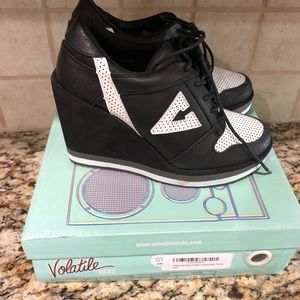 Volatile wedge sandals size 7.5